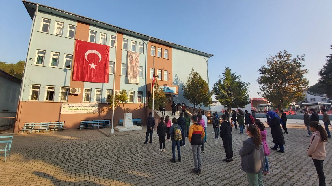 Ulu Önder Mustafa Kemal ATATÜRK'ü Saygıyla Andık